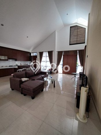 Hunian Elit LB 180m2 Siap Huni Desain Elegan di Bintaro, Tangerang Selatan Hunian Elit LB 180m2 Siap Huni Desain Elegan di Bintaro, Tangerang Selatan