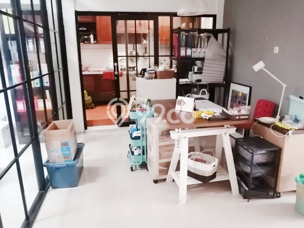 Rumah Mewah LB 150m2 Siap Pakai Desain Elegan di Bintaro, Tangerang Selatan Rumah Mewah LB 150m2 Siap Pakai Desain Elegan di Bintaro, Tangerang Selatan