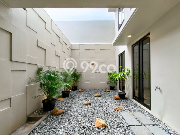 Dijual Rumah Luas Elegan Dengan View Eksklusif di Bintaro, Tangerang Selatan Dijual Rumah Luas Elegan Dengan View Eksklusif di Bintaro, Tangerang Selatan