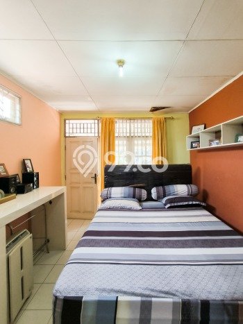 Rumah Mewah LB 160m2 Siap Huni Desain Elegan di Bintaro, Tangerang Selatan Rumah Mewah LB 160m2 Siap Huni Desain Elegan di Bintaro, Tangerang Selatan