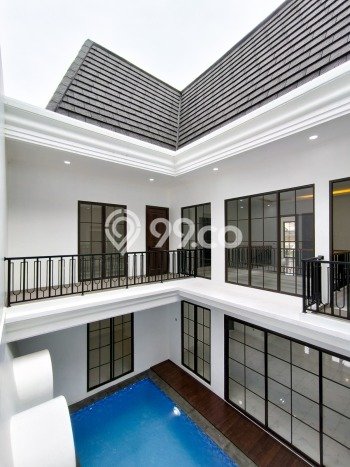 Hunian Mewah LB 300m2 Siap Huni Desain Elegan di Bintaro, Tangerang Selatan Hunian Mewah LB 300m2 Siap Huni Desain Elegan di Bintaro, Tangerang Selatan