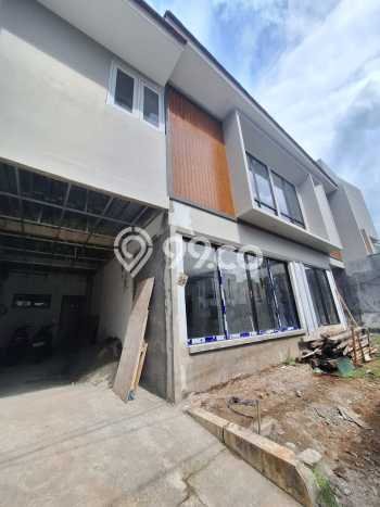 Hunian Mewah LB 285m2 Siap Huni Desain Elegan di Bintaro, Tangerang Selatan Hunian Mewah LB 285m2 Siap Huni Desain Elegan di Bintaro, Tangerang Selatan