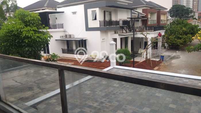 Ready to Use! Luxury House LT 204m2 Desain Elegan di Bintaro Ready to Use! Luxury House LT 204m2 Desain Elegan di Bintaro