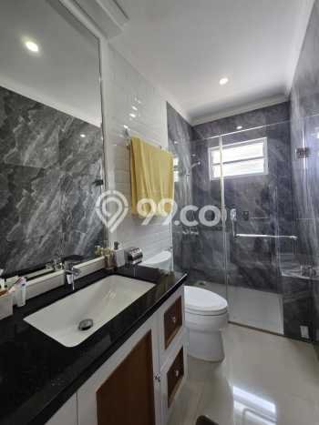Rumah Mewah LB 225m2 Siap Huni Desain Elegan di Bintaro, Tangerang Selatan Rumah Mewah LB 225m2 Siap Huni Desain Elegan di Bintaro, Tangerang Selatan