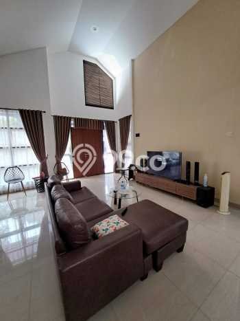 Hunian Mewah LB 180m2 Siap Pakai Desain Elegan di Bintaro, Tangerang Selatan Hunian Mewah LB 180m2 Siap Pakai Desain Elegan di Bintaro, Tangerang Selatan