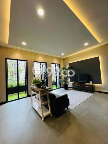 Hunian Elit LB 390m2 Siap Pakai Desain Elegan di Pondok Indah, Jakarta Selatan Hunian Elit LB 390m2 Siap Pakai Desain Elegan di Pondok Indah, Jakarta Selatan