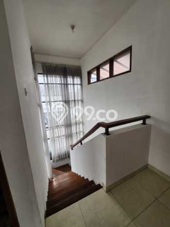 Hunian Elit LB 180m2 Siap Pakai Desain Elegan di Bintaro, Tangerang Selatan Hunian Elit LB 180m2 Siap Pakai Desain Elegan di Bintaro, Tangerang Selatan