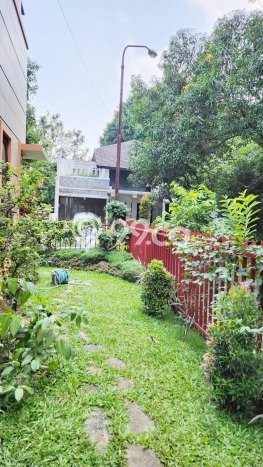 Jual Rumah Luas Elegan Dengan View Eksklusif di Bintaro, Tangerang Selatan Jual Rumah Luas Elegan Dengan View Eksklusif di Bintaro, Tangerang Selatan