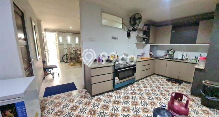 Dijual Rumah Luas Elegan Dengan View Cantik di Bintaro, Jakarta Selatan Dijual Rumah Luas Elegan Dengan View Cantik di Bintaro, Jakarta Selatan
