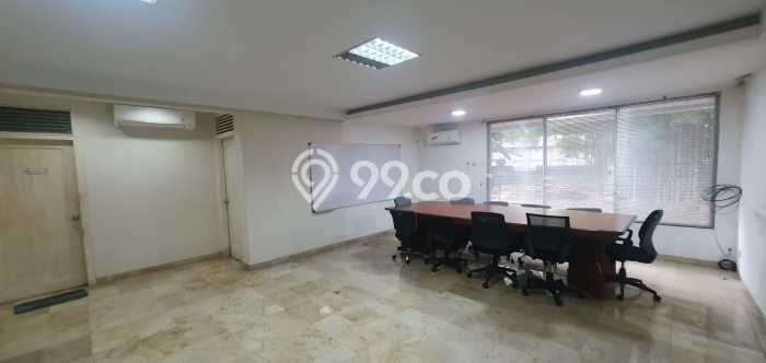 Hunian Mewah Siap Huni LT 915m2 di Kebayoran Baru, Jakarta Selatan Hunian Mewah Siap Huni LT 915m2 di Kebayoran Baru, Jakarta Selatan