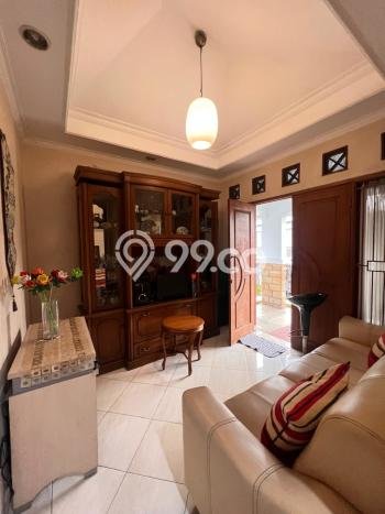 Hunian Elit LB 275m2 Siap Huni Desain Elegan di Bintaro, Tangerang Selatan Hunian Elit LB 275m2 Siap Huni Desain Elegan di Bintaro, Tangerang Selatan