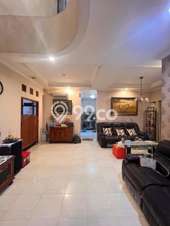 Hunian Elit LB 275m2 Siap Huni Desain Elegan di Bintaro, Tangerang Selatan Hunian Elit LB 275m2 Siap Huni Desain Elegan di Bintaro, Tangerang Selatan