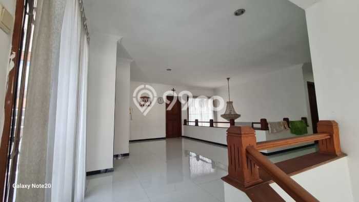 Rumah Elit LB 520m2 Siap Pakai Desain Elegan di Graha, Surabaya Rumah Elit LB 520m2 Siap Pakai Desain Elegan di Graha, Surabaya