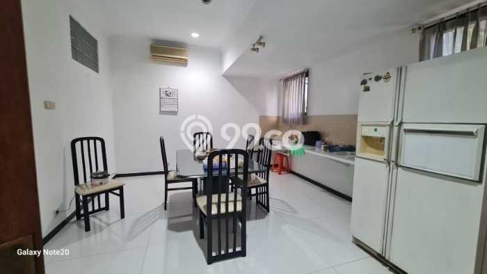 Rumah Elit LB 520m2 Siap Pakai Desain Elegan di Graha, Surabaya Rumah Elit LB 520m2 Siap Pakai Desain Elegan di Graha, Surabaya