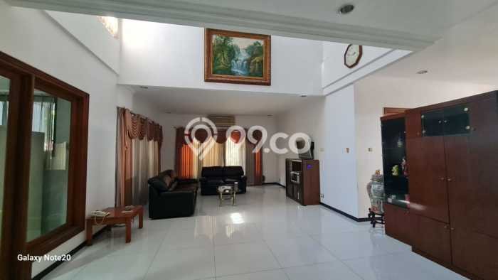 Rumah Elit LB 520m2 Siap Pakai Desain Elegan di Graha, Surabaya Rumah Elit LB 520m2 Siap Pakai Desain Elegan di Graha, Surabaya