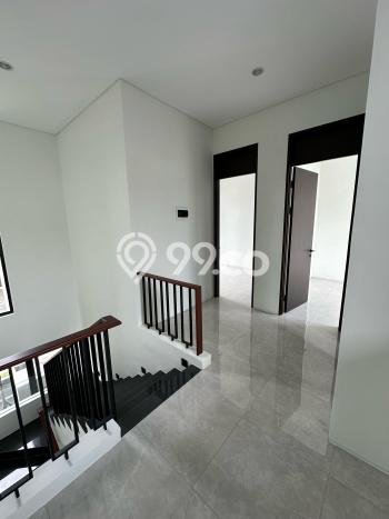 Dijual Rumah Mewah Elegan Dengan View Cantik di Citraland, Surabaya Dijual Rumah Mewah Elegan Dengan View Cantik di Citraland, Surabaya