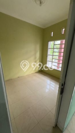 For Sale Rumah 4 Kamar Lokasi Ideal Bagus dan Strategis di Gresik For Sale Rumah 4 Kamar Lokasi Ideal Bagus dan Strategis di Gresik