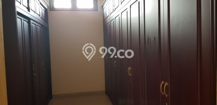 Lokasi strategis! Rumah siap huni disewakan di Dukuh Pakis LB 600m2 Lokasi strategis! Rumah siap huni disewakan di Dukuh Pakis LB 600m2
