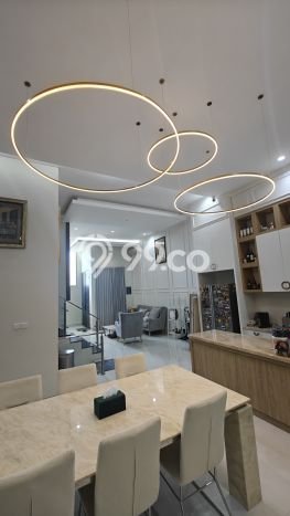 Rumah Elit Modern Tanpa Renovasi di Pakuwon Indah Surabaya Rumah Elit Modern Tanpa Renovasi di Pakuwon Indah Surabaya