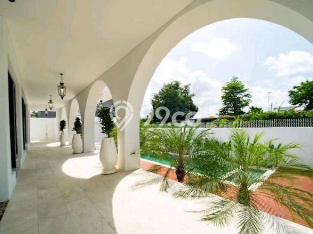 Rumah Mewah LB 555m2 Siap Pakai Desain Elegan di Canggu, Badung Rumah Mewah LB 555m2 Siap Pakai Desain Elegan di Canggu, Badung