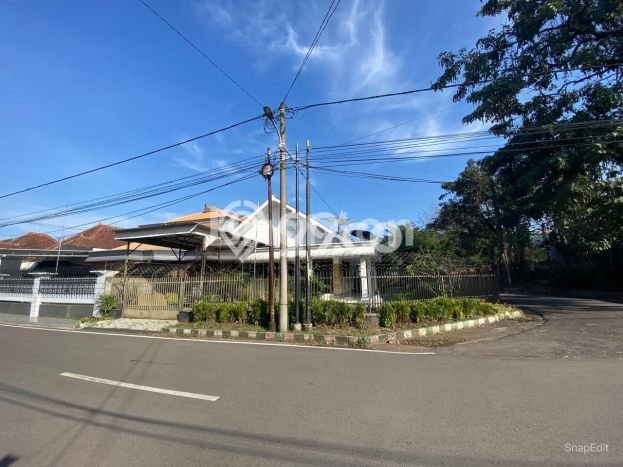 HOT LISTING! Rumah Siap Huni lokasi Klojen, Malang, LT 557m2m² LB 196m2m² HOT LISTING! Rumah Siap Huni lokasi Klojen, Malang, LT 557m2m² LB 196m2m²