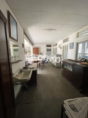 Rumah di Klojen, Malang, LT 600m2m² Bangunan 400m2m² Rumah di Klojen, Malang, LT 600m2m² Bangunan 400m2m²