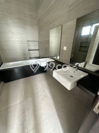 Disewakan! Rumah 3 Kamar Tidur &
3 Kamar Mandi di Pantai Indah Kapuk 2, Jakarta Utara Disewakan! Rumah 3 Kamar Tidur &
3 Kamar Mandi di Pantai Indah Kapuk 2, Jakarta Utara
