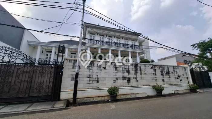 Hunian Mewah LB 1000m2 Siap Pakai Desain Elegan di Gandaria, Jakarta Selatan Hunian Mewah LB 1000m2 Siap Pakai Desain Elegan di Gandaria, Jakarta Selatan