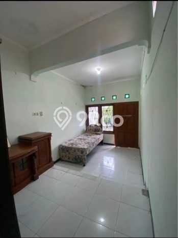 LOKASI STRATEGIS! Rumah kawasan Banyumanik, Dekat Tol, 6 KT, LT 200m2m² Bangunan 180m2m² LOKASI STRATEGIS! Rumah kawasan Banyumanik, Dekat Tol, 6 KT, LT 200m2m² Bangunan 180m2m²