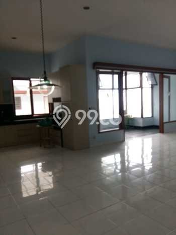 Jarang Ada! Rumah Sewa 5 Kamar Bagus Siap Huni Setra Duta Jarang Ada! Rumah Sewa 5 Kamar Bagus Siap Huni Setra Duta