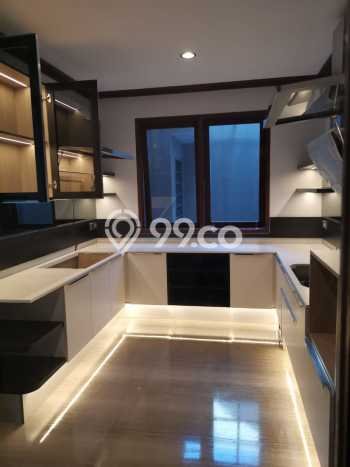 Rumah Mewah LB 570m2 Siap Pakai Desain Elegan di Setra Duta, Bandung Rumah Mewah LB 570m2 Siap Pakai Desain Elegan di Setra Duta, Bandung