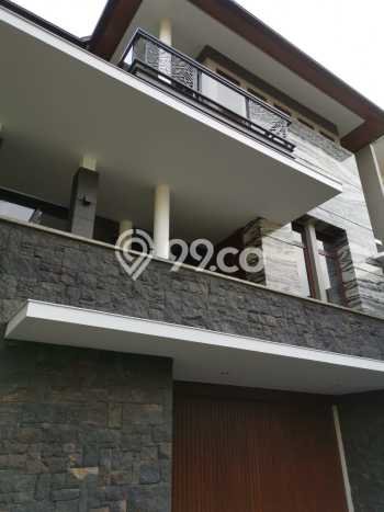 Rumah Mewah LB 570m2 Siap Pakai Desain Elegan di Setra Duta, Bandung Rumah Mewah LB 570m2 Siap Pakai Desain Elegan di Setra Duta, Bandung