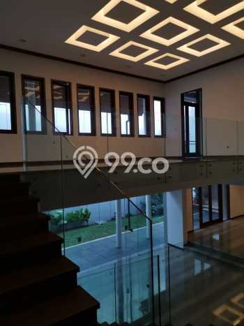 Rumah Mewah LB 570m2 Siap Pakai Desain Elegan di Setra Duta, Bandung Rumah Mewah LB 570m2 Siap Pakai Desain Elegan di Setra Duta, Bandung