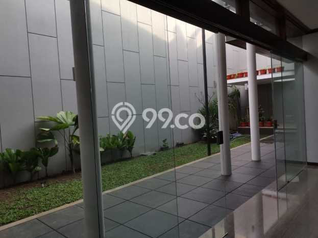 Rumah Mewah LB 570m2 Siap Pakai Desain Elegan di Setra Duta, Bandung Rumah Mewah LB 570m2 Siap Pakai Desain Elegan di Setra Duta, Bandung
