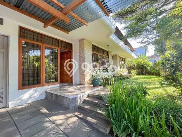 For Sale! Premium House LT 418m2 Desain Elegan di Pasteur For Sale! Premium House LT 418m2 Desain Elegan di Pasteur