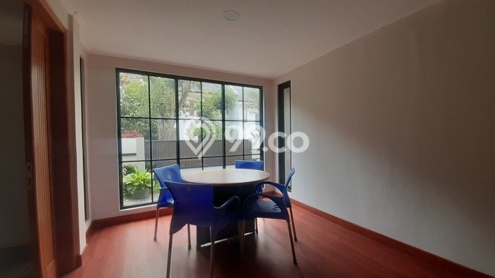 Rumah Modern 5 KT di Cihanjuang Bandung Semi Furnished Rumah Modern 5 KT di Cihanjuang Bandung Semi Furnished