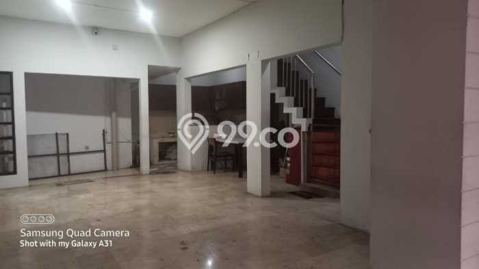 LOKASI PREMIUM! Ruko Kawasan Usaha Kawasan , Luas 190m2m², Siap Operasional LOKASI PREMIUM! Ruko Kawasan Usaha Kawasan , Luas 190m2m², Siap Operasional
