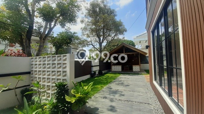 Rumah Modern 5 KT di Cihanjuang Bandung Semi Furnished Rumah Modern 5 KT di Cihanjuang Bandung Semi Furnished