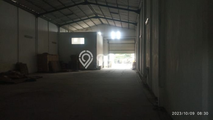 Unit Gudang Disewakan di BSD di Area Ramai & Strategis Unit Gudang Disewakan di BSD di Area Ramai & Strategis