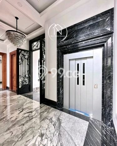 Jual Rumah Luas Elegan Dengan View Eksklusif di Pondok Indah, Jakarta Selatan Jual Rumah Luas Elegan Dengan View Eksklusif di Pondok Indah, Jakarta Selatan