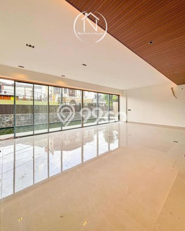 Dijual Rumah Luas Elegan Dengan View Eksklusif di Pondok Indah, Jakarta Selatan Dijual Rumah Luas Elegan Dengan View Eksklusif di Pondok Indah, Jakarta Selatan