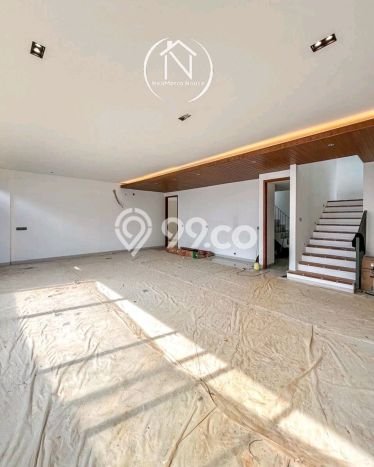 Rumah Elit Modern Tanpa Renovasi di Pondok Indah Jakarta Selatan Rumah Elit Modern Tanpa Renovasi di Pondok Indah Jakarta Selatan