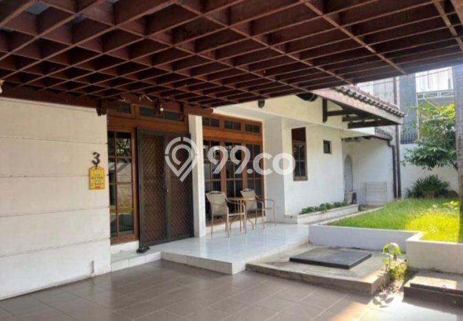 Ready to Use! Luxury House LT 241m2 Desain Elegan di Pulomas Ready to Use! Luxury House LT 241m2 Desain Elegan di Pulomas