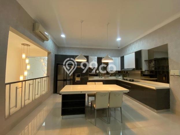 Rumah Mewah LB 500m2 Siap Huni Desain Elegan di Tanjung Duren, Jakarta Barat Rumah Mewah LB 500m2 Siap Huni Desain Elegan di Tanjung Duren, Jakarta Barat