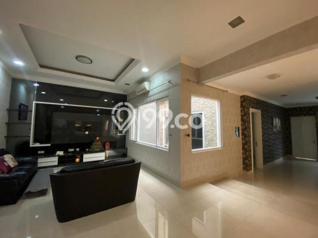 Rumah Mewah LB 500m2 Siap Huni Desain Elegan di Tanjung Duren, Jakarta Barat Rumah Mewah LB 500m2 Siap Huni Desain Elegan di Tanjung Duren, Jakarta Barat