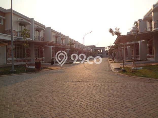 Rumah Elit Modern Tanpa Renovasi di Green Lake City Jakarta Barat Rumah Elit Modern Tanpa Renovasi di Green Lake City Jakarta Barat