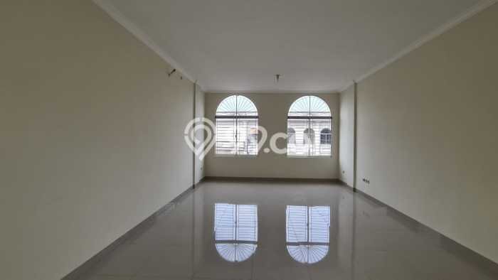 Untuk Dijual! Ruko di Green Lake City Jakarta Barat LT 132m2 / LB 472m2 Kawasan Strategis Untuk Dijual! Ruko di Green Lake City Jakarta Barat LT 132m2 / LB 472m2 Kawasan Strategis