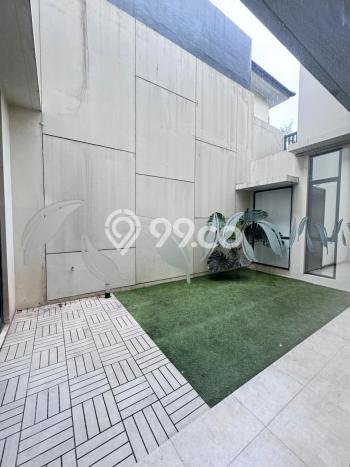 Rumah Premium di BSD, 4 KM, Area Nyaman, Luas 180m² Bangunan 242m² Rumah Premium di BSD, 4 KM, Area Nyaman, Luas 180m² Bangunan 242m²