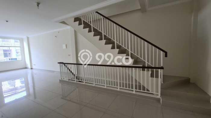 Untuk Dijual! Ruko di Green Lake City Jakarta Barat LT 132m2 / LB 472m2 Kawasan Strategis Untuk Dijual! Ruko di Green Lake City Jakarta Barat LT 132m2 / LB 472m2 Kawasan Strategis
