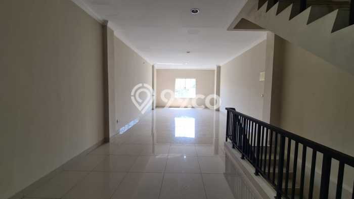 FOR RENT! Ruko di Green Lake City Cocok untuk Bisnis 211m2 FOR RENT! Ruko di Green Lake City Cocok untuk Bisnis 211m2